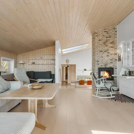 In With House Sea View Hojby