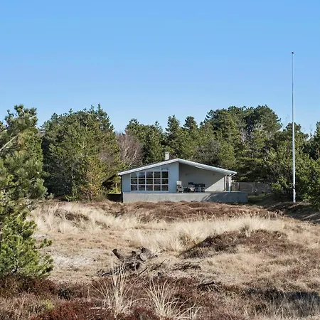 In With House Sea View * Hojby