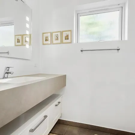 In With House Sea View Højby