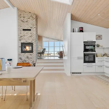 In With House Sea View Højby