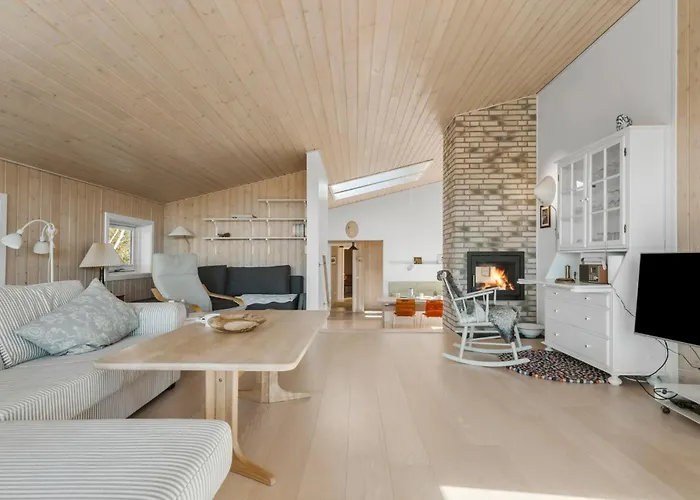 In With House Sea View Højby