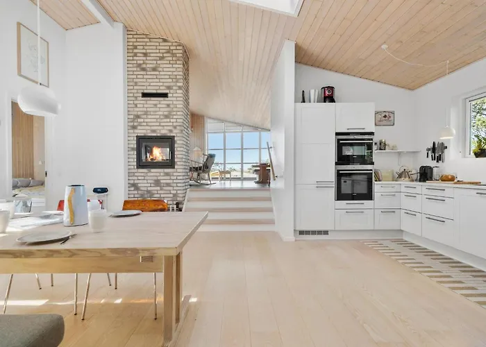 In With House Sea View Højby